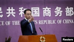 中国商务部发言人高峰在记者会上 （2018年4月6日）