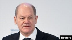 资料：德国总理朔尔茨2022年2月19日在每年一度的慕尼黑安全会议上演讲。（路透社照片）