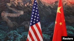美国和中国国旗。