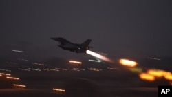 美国空军提供的图片显示F－16战隼战斗机从土耳其的英吉利空军基地起飞 (资料图片)