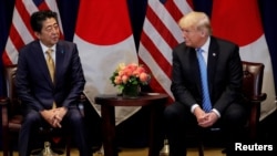 美国总统特朗普和日本首相安倍晋三在2019年6月大阪举行的G20峰会期间举行会谈