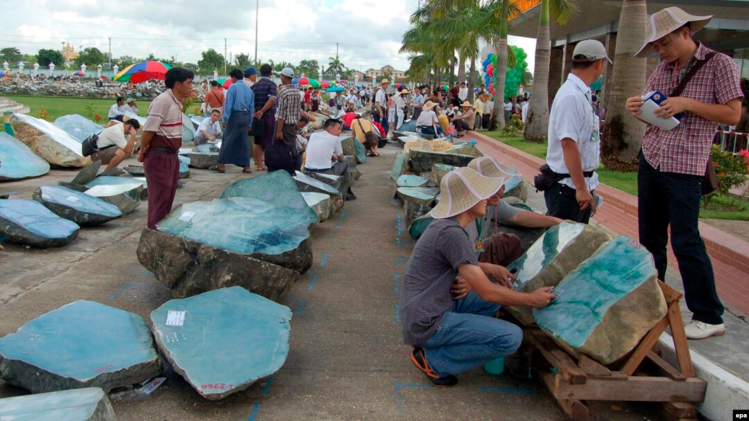 ကျောက်မျက်ရတနာ အရောင်းပြခန်း။ ( ဇူလိုင် ၂၀၀၆)