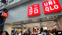 资料照片: 日本东京的一家优衣库商店。(2010年4月7日)