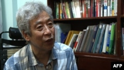 中国山东大学退休教授孙文广在济南家中接受访谈。（2013年8月28日）