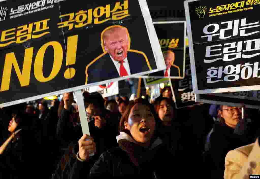 一些韩国示威者在首尔参加抗议美国总统唐纳德&middot;川普来访的集会（2017年11月7日）
